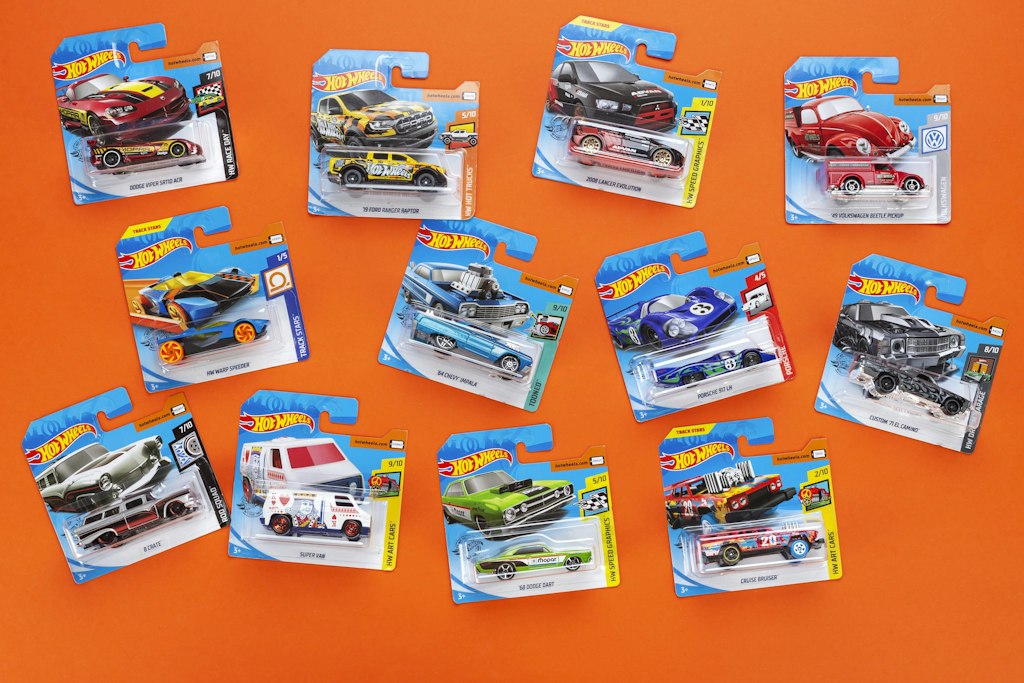 Notruf gegen 3 Uhr nachts: Polizei findet 350 Kartons Hot Wheels aus ...