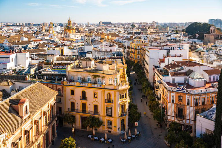 I went to Europe's sunniest city just 3 hours from UK with £3 wine and ...