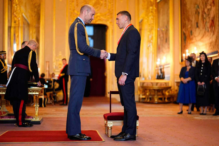 Prince William says rugby star Kevin Sinfield should have been knighted ...