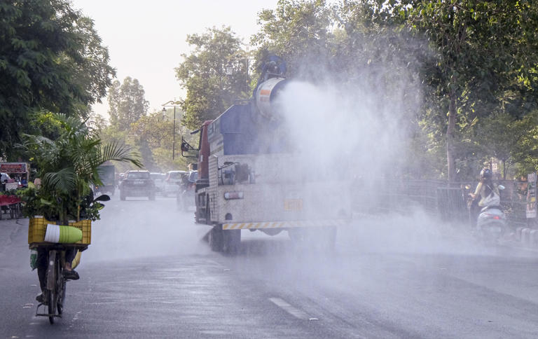 Gurugram intensifies dust control, waste management amid rising air ...