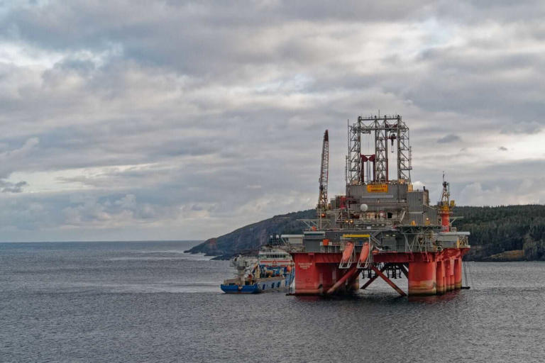 Crude oil prices fall back as Iran holds regional security meeting