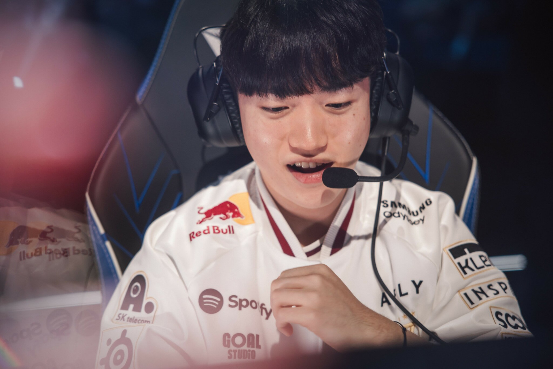 T1 defeat CFO behind bot duo's performance to reach 2 wins