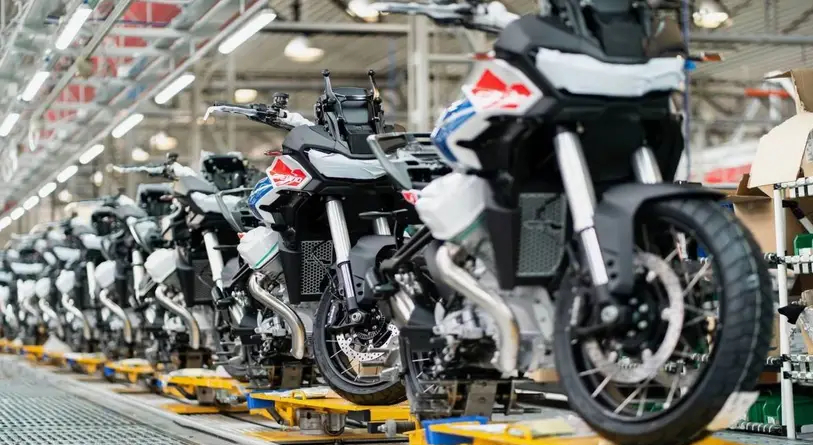 Moto Guzzi 500, a EICMA 2026 una naked senza il classico V2?