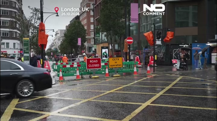 UK: Oxford Street pedestrianisation begins in central London