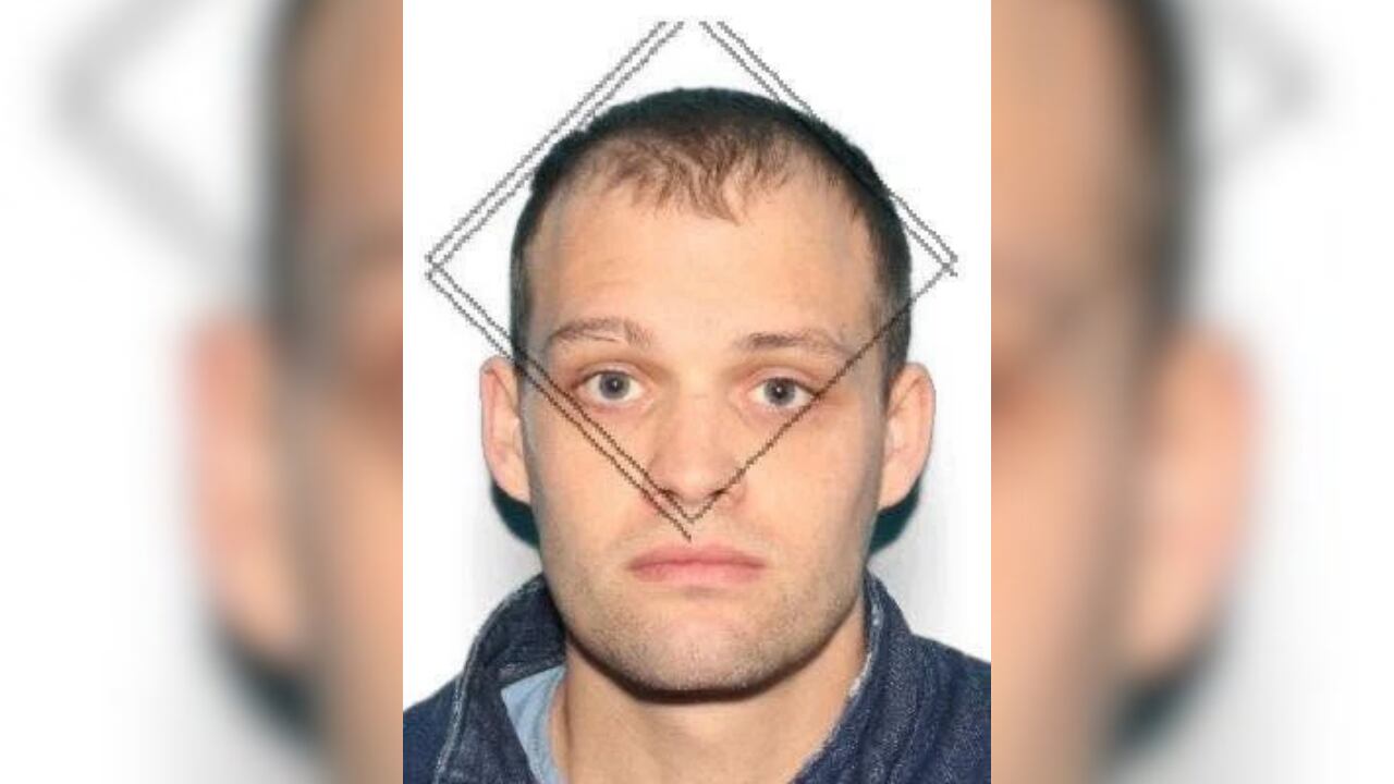 Police searching for Middle Tennessee man wanted on multiple felony charges