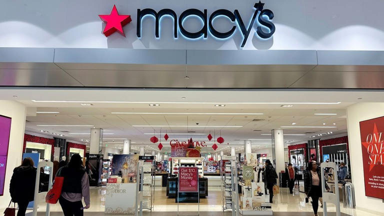 Macy’s worker accused of months-long theft spree at Boca Raton store