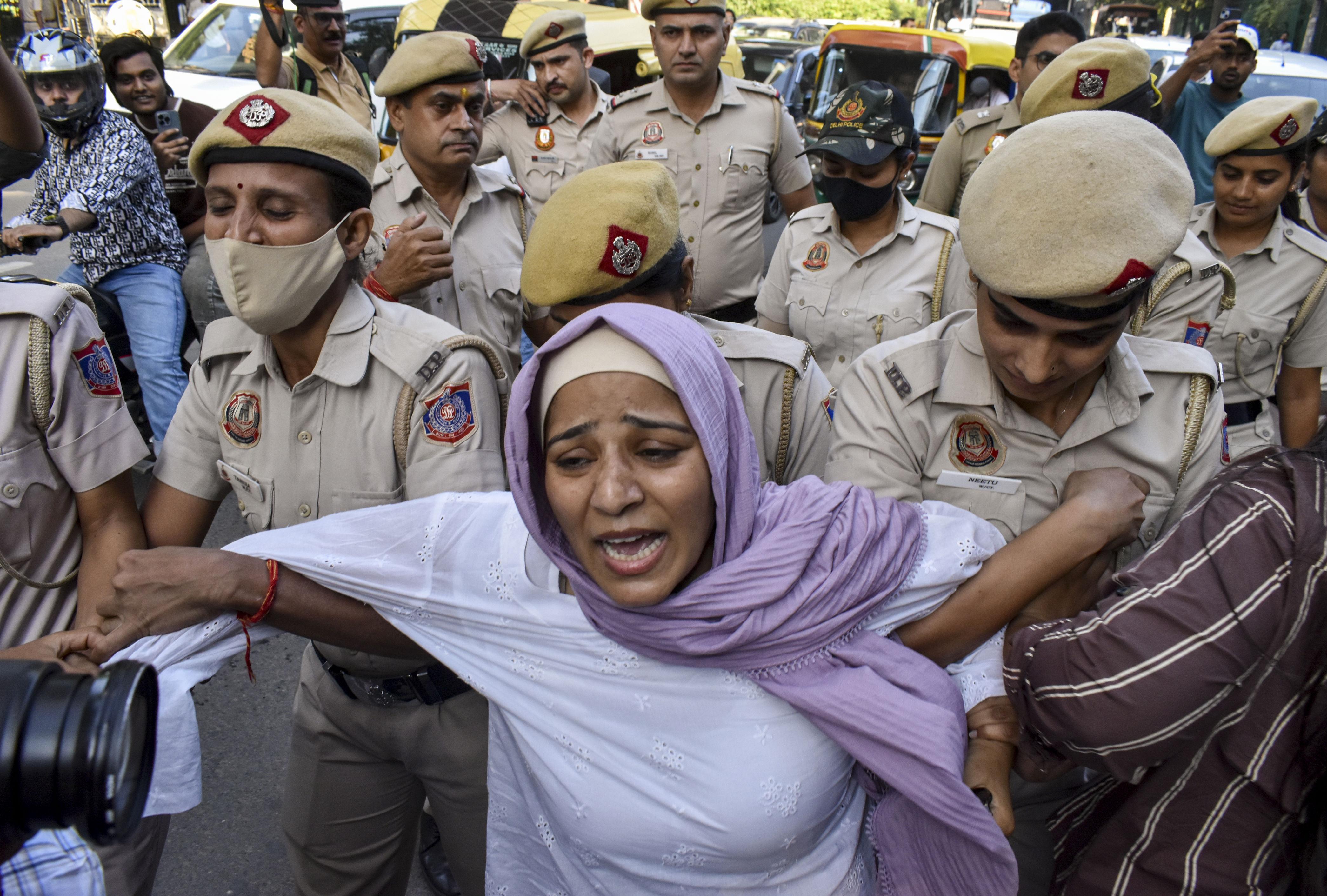 Jamia agrees to hold union polls but students refuse to end stir; Cong ...