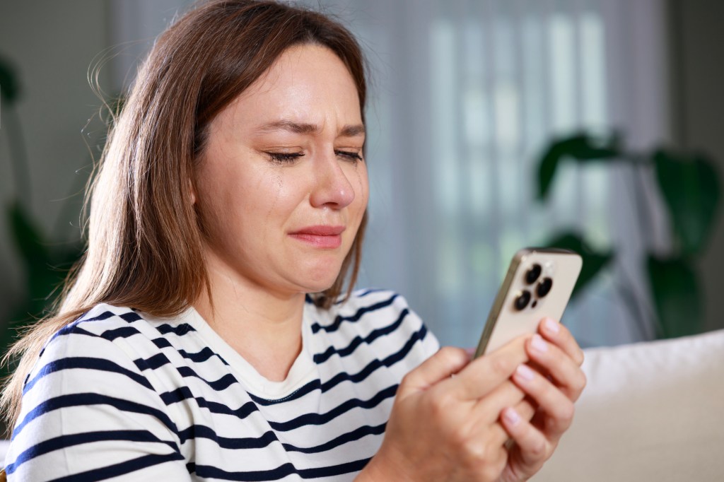New mom notices husband hiding his phone, heartbroken by what she finds