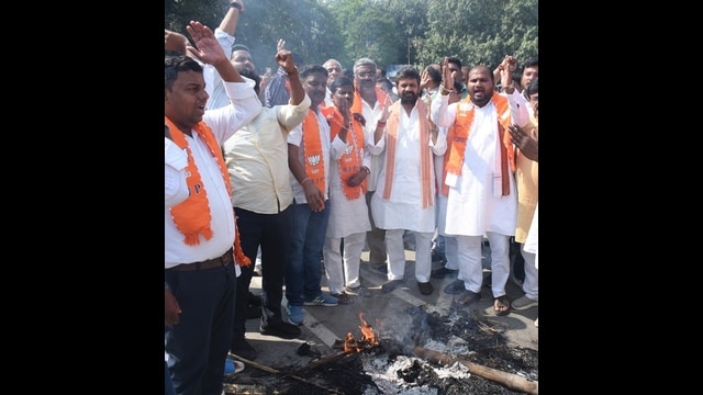 Varanasi news: मोदी पर बयान से आक्रोशित भाजपाइयों ने खड़गे-राहुल का ...