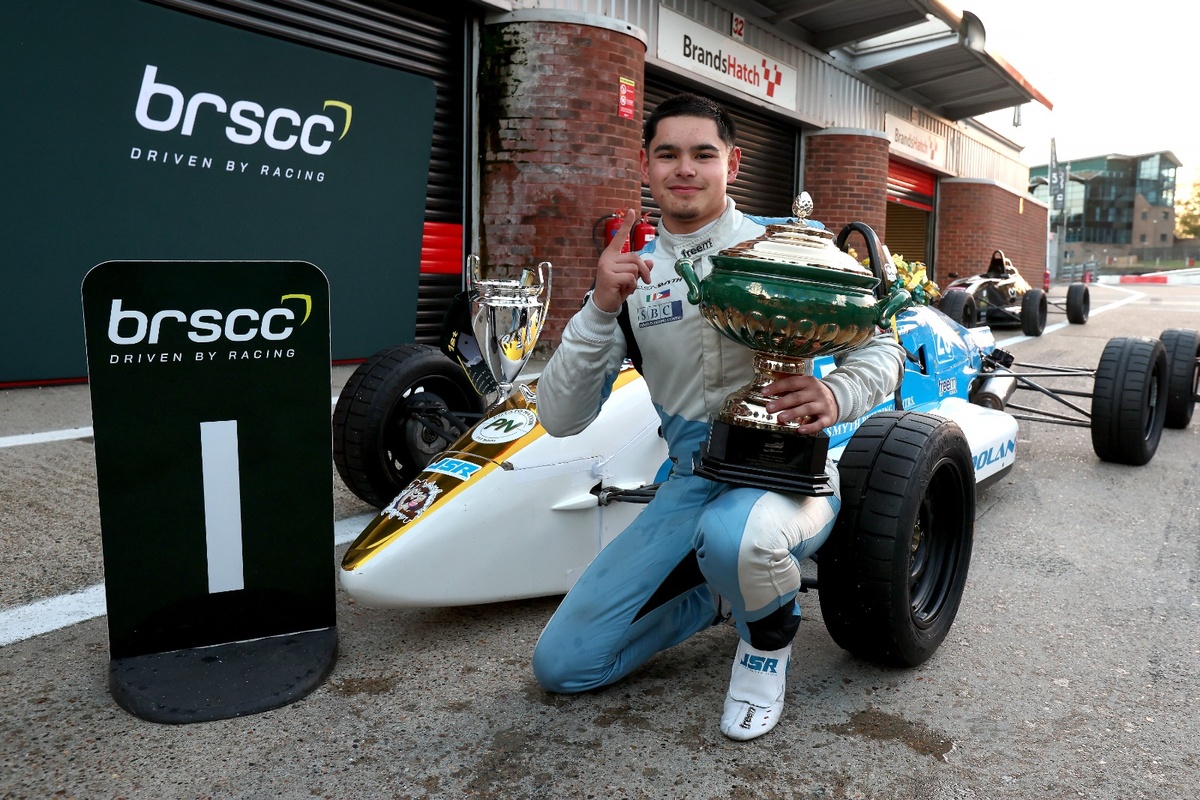 Smyth makes Formula Ford Festival history as he wins despite clash with ...