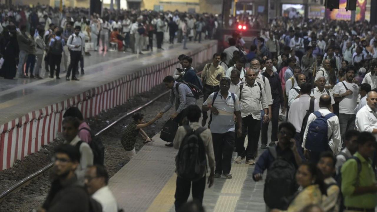 Mumbai local train updates: Kanjurmarg station signal failure disrupts ...