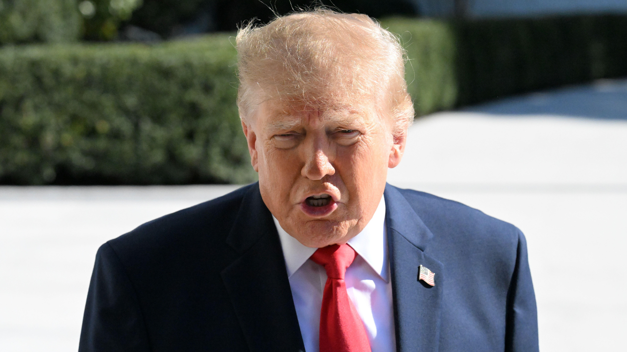 Trump's awkward speech moment goes viral