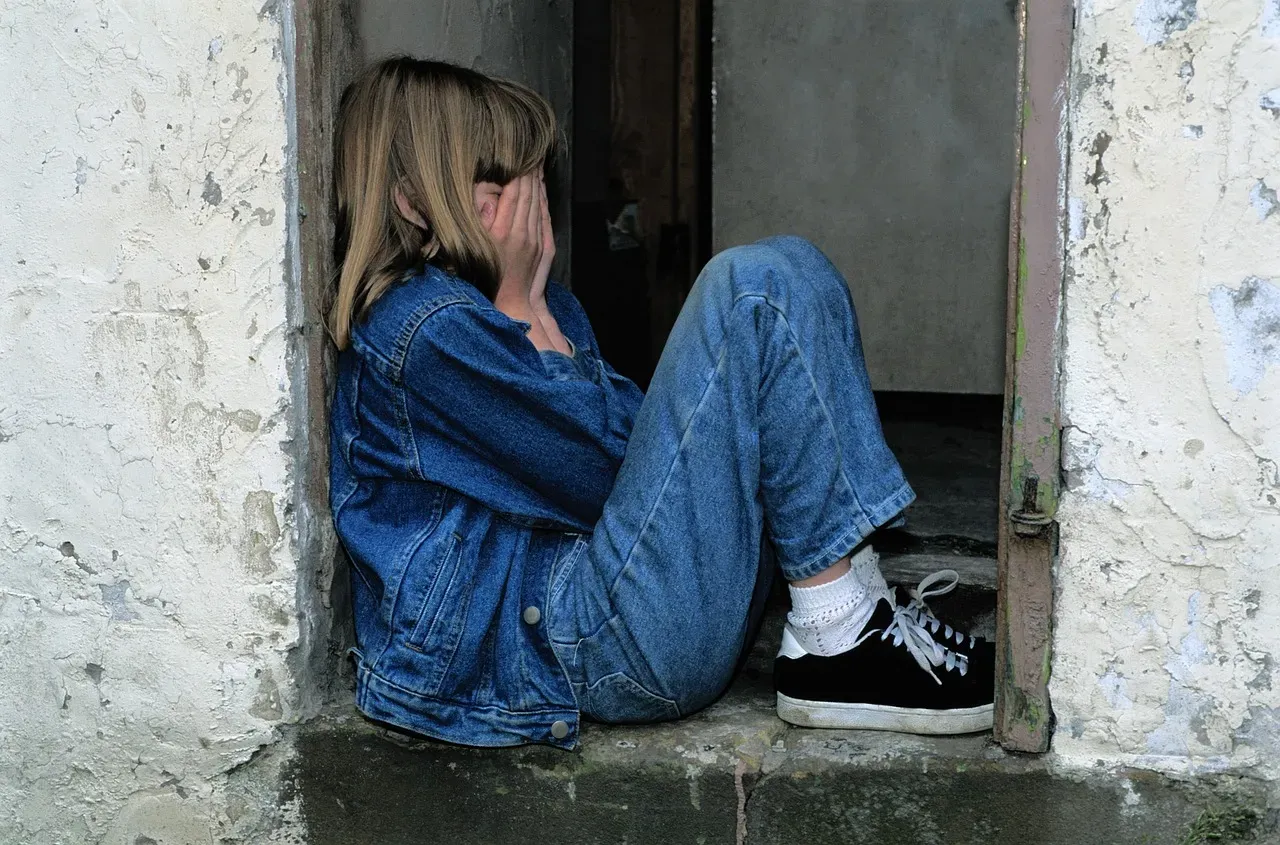 11 signs of childhood anxiety pediatricians say parents shouldn’t overlook