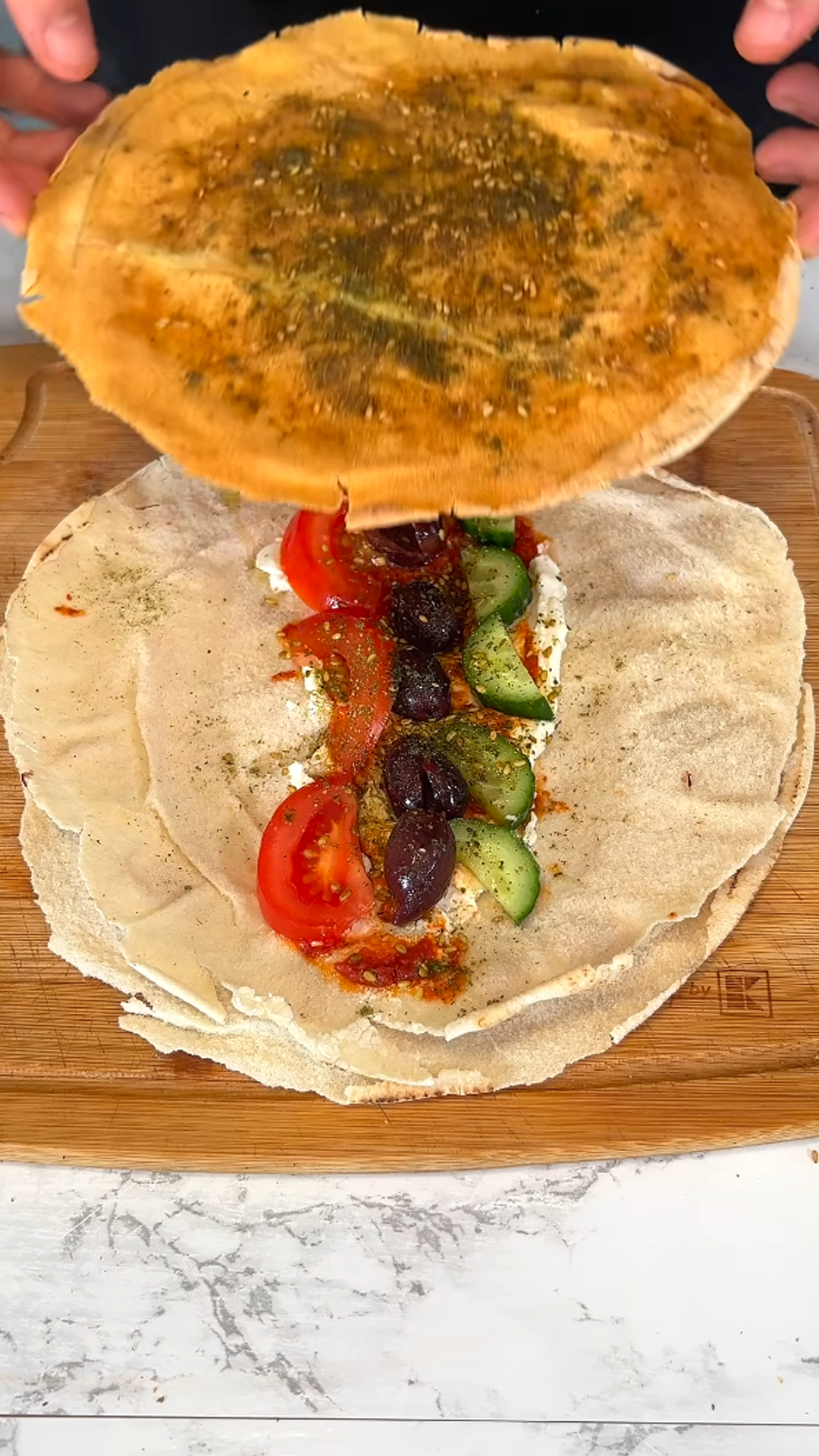 How to make a crispy labneh pita sandwich?