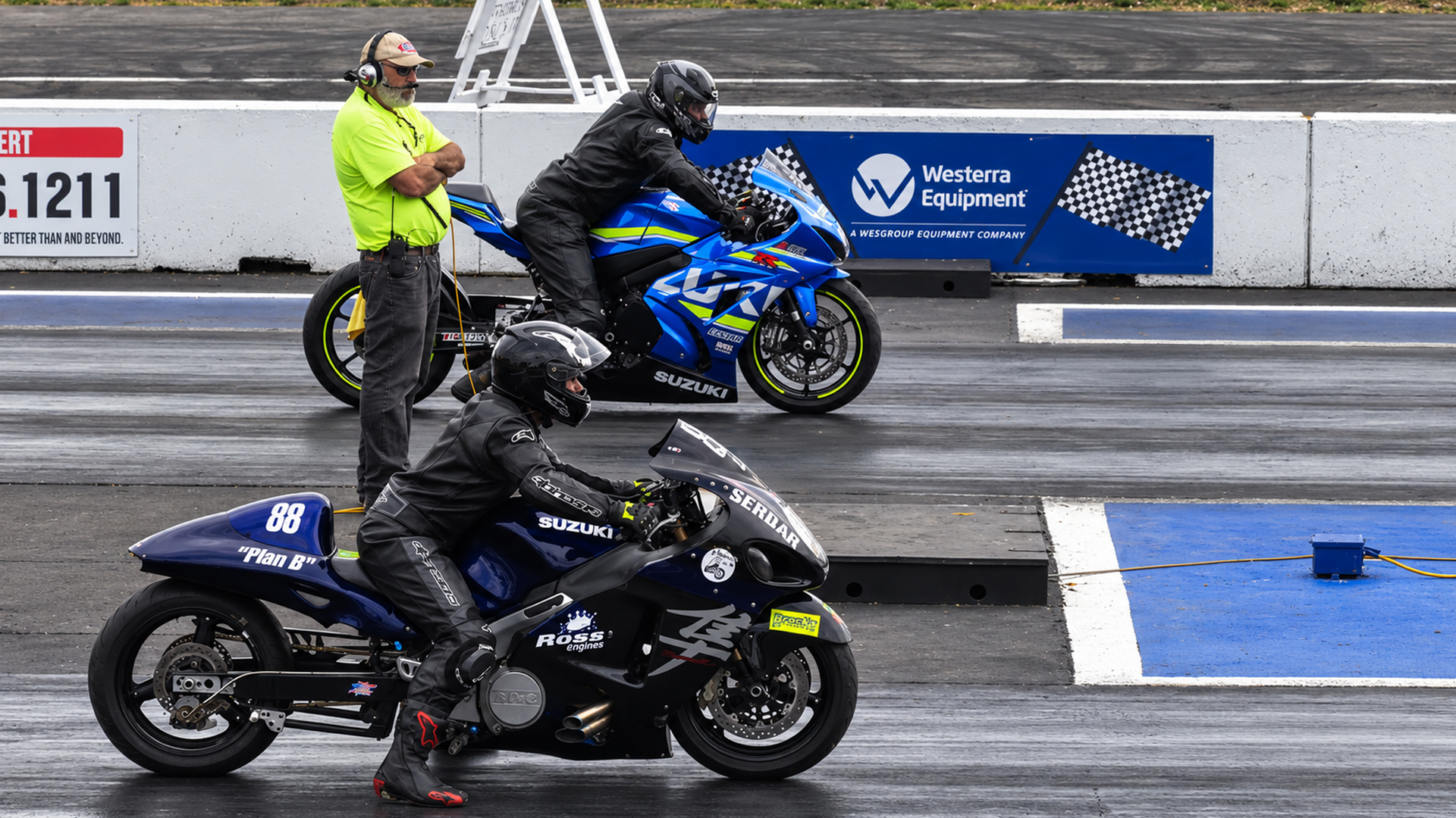 How a turbo Hayabusa launches against a nitrous GSX-R1000 in a drag race