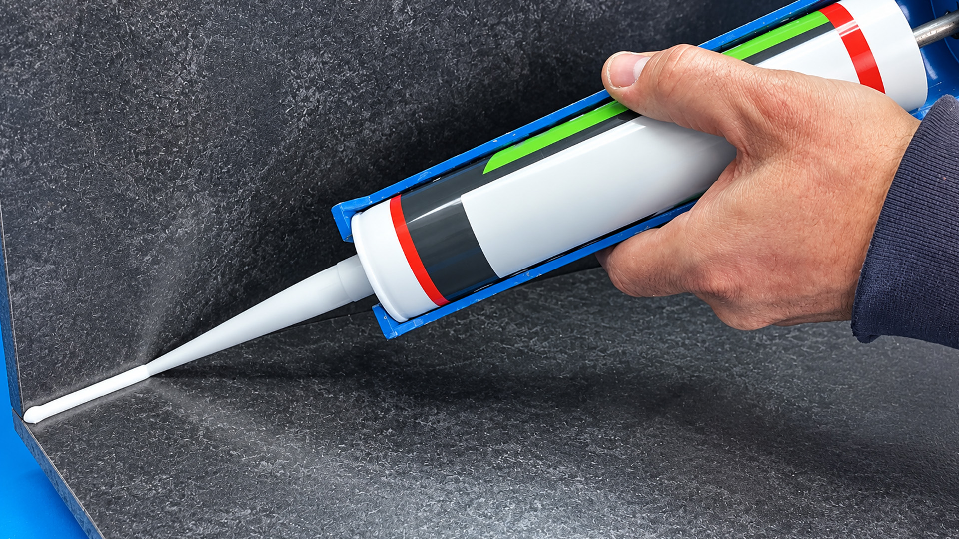 3 simple techniques tradesmen use to apply clean silicone joints at home