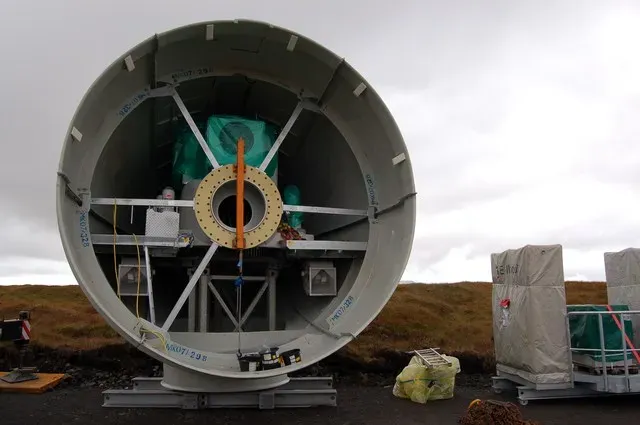 Wind turbines turn moving air into electricity, step by step