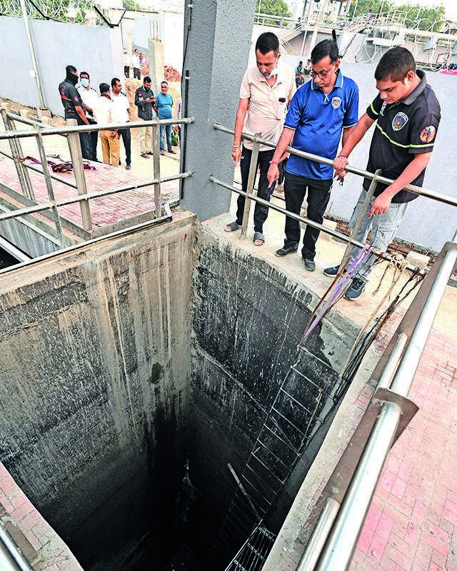 4 workers fall into Sola STP; two dead