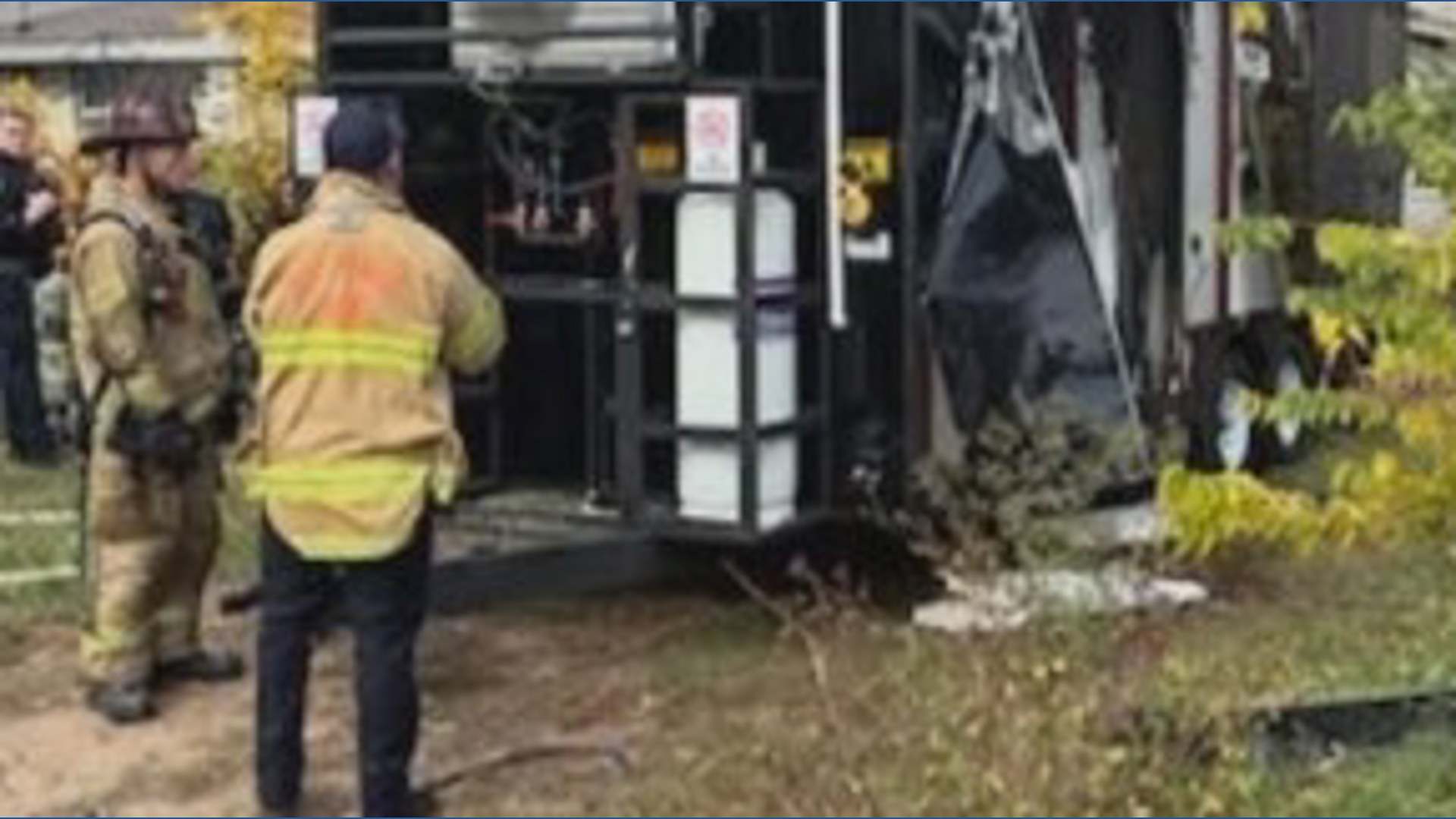 3 people injured in food truck explosion, fire