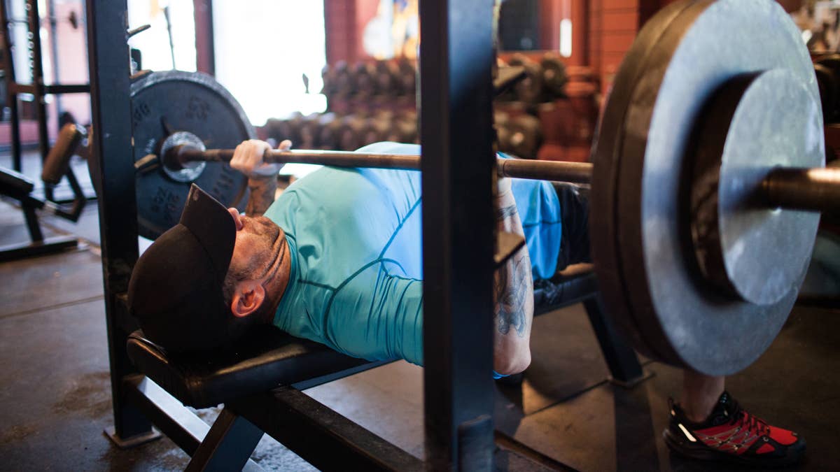 Four mobility exercises to fix shoulder pain and keep bench pressing as ...