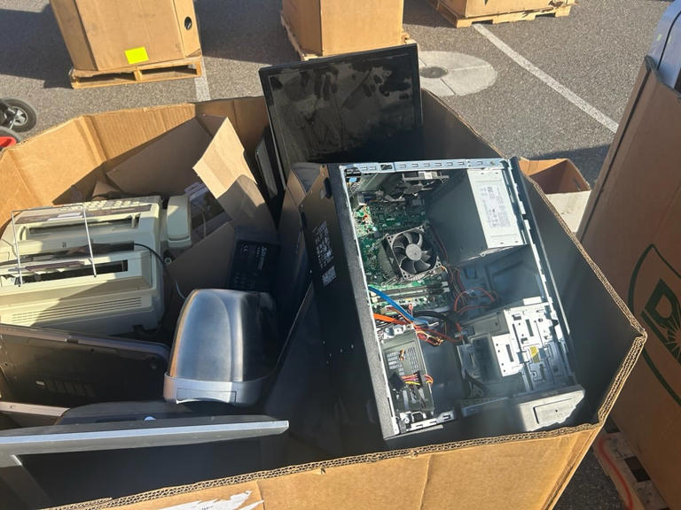 Over 300 vehicles drop off tons of waste at Bullhead City recycling event