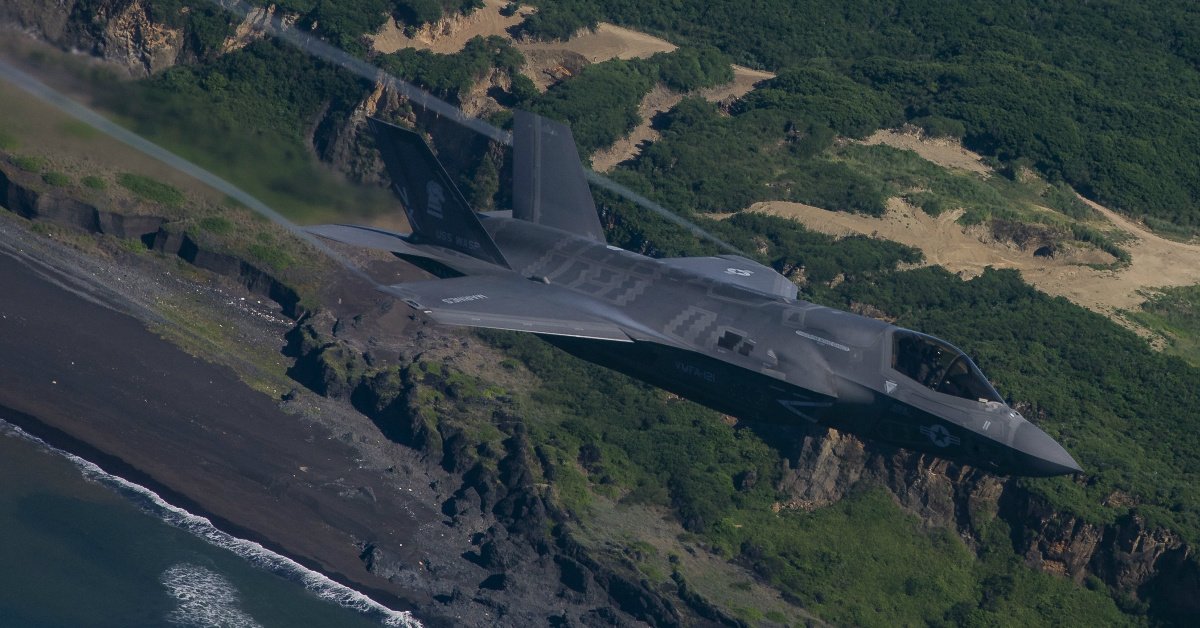 How fighter jets can (and will) headbutt enemy planes