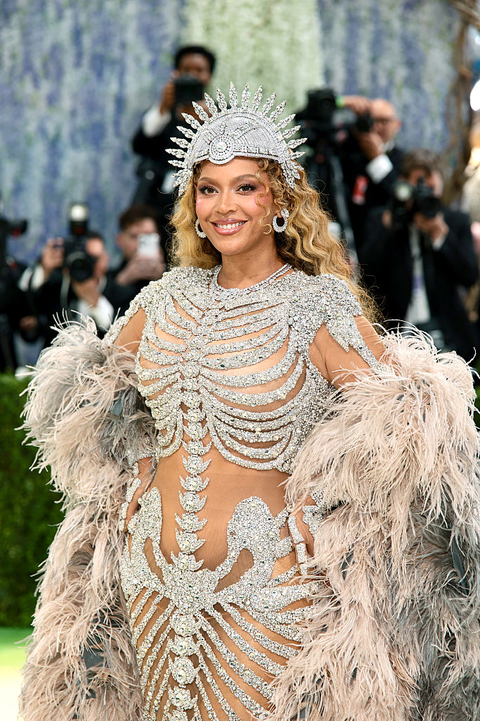 Beyoncé wears a white shaggy fur stole for i-D magazine's Cécred cover