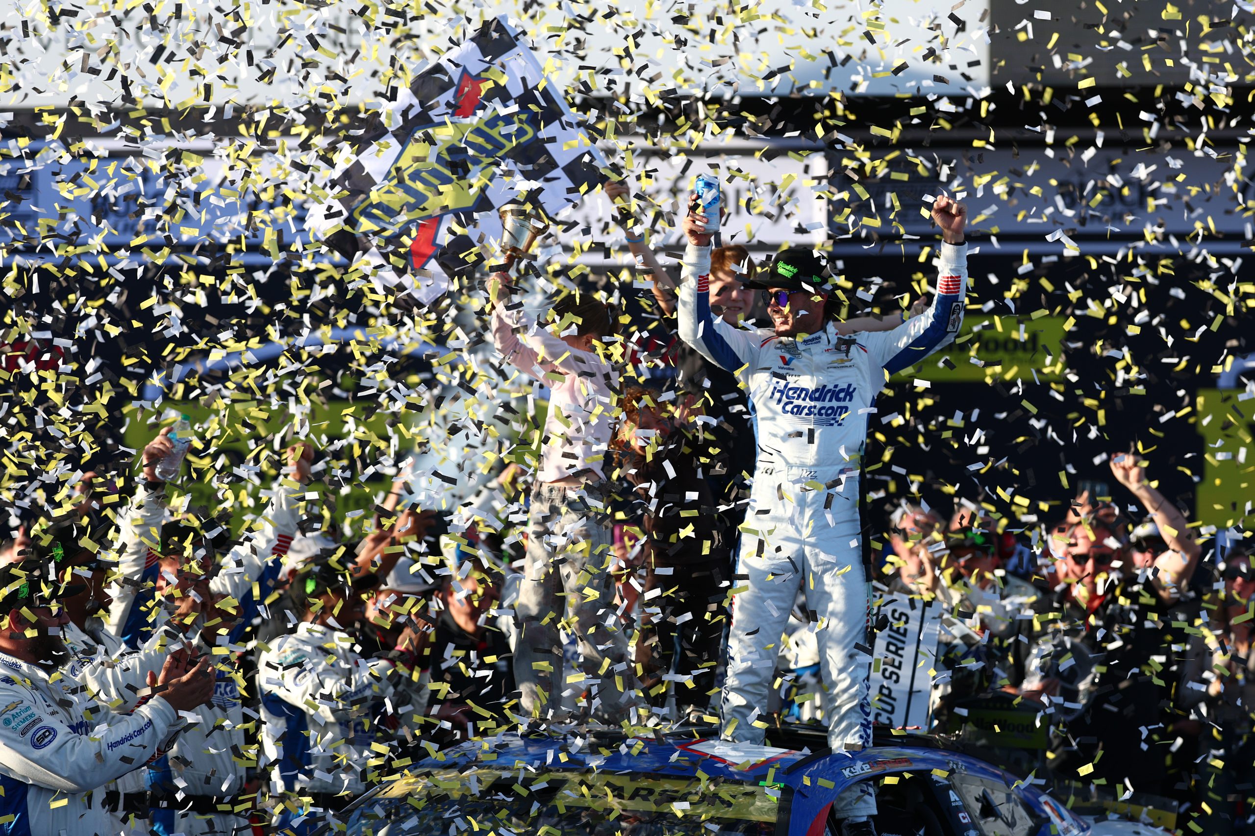 Inside the garage: How will Kyle Larson handle points lead with 2 races ...
