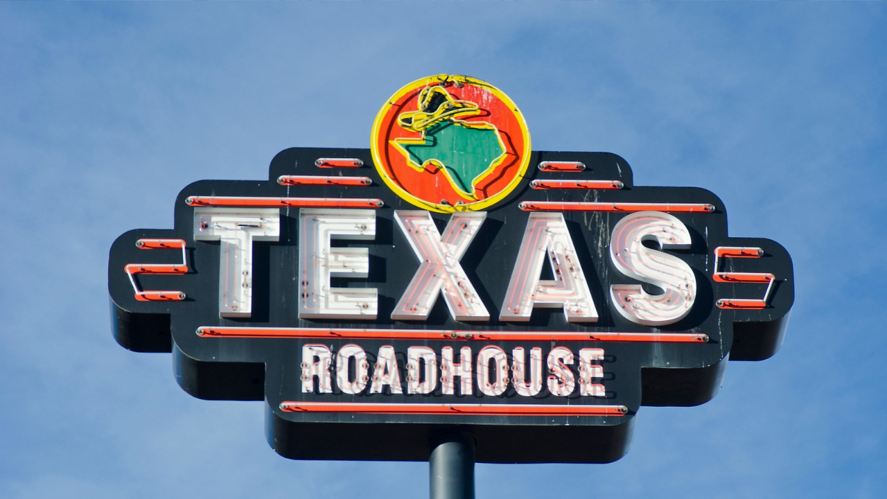 Texas Roadhouse steak Kenneth card row: Longtime diner claims he was ...
