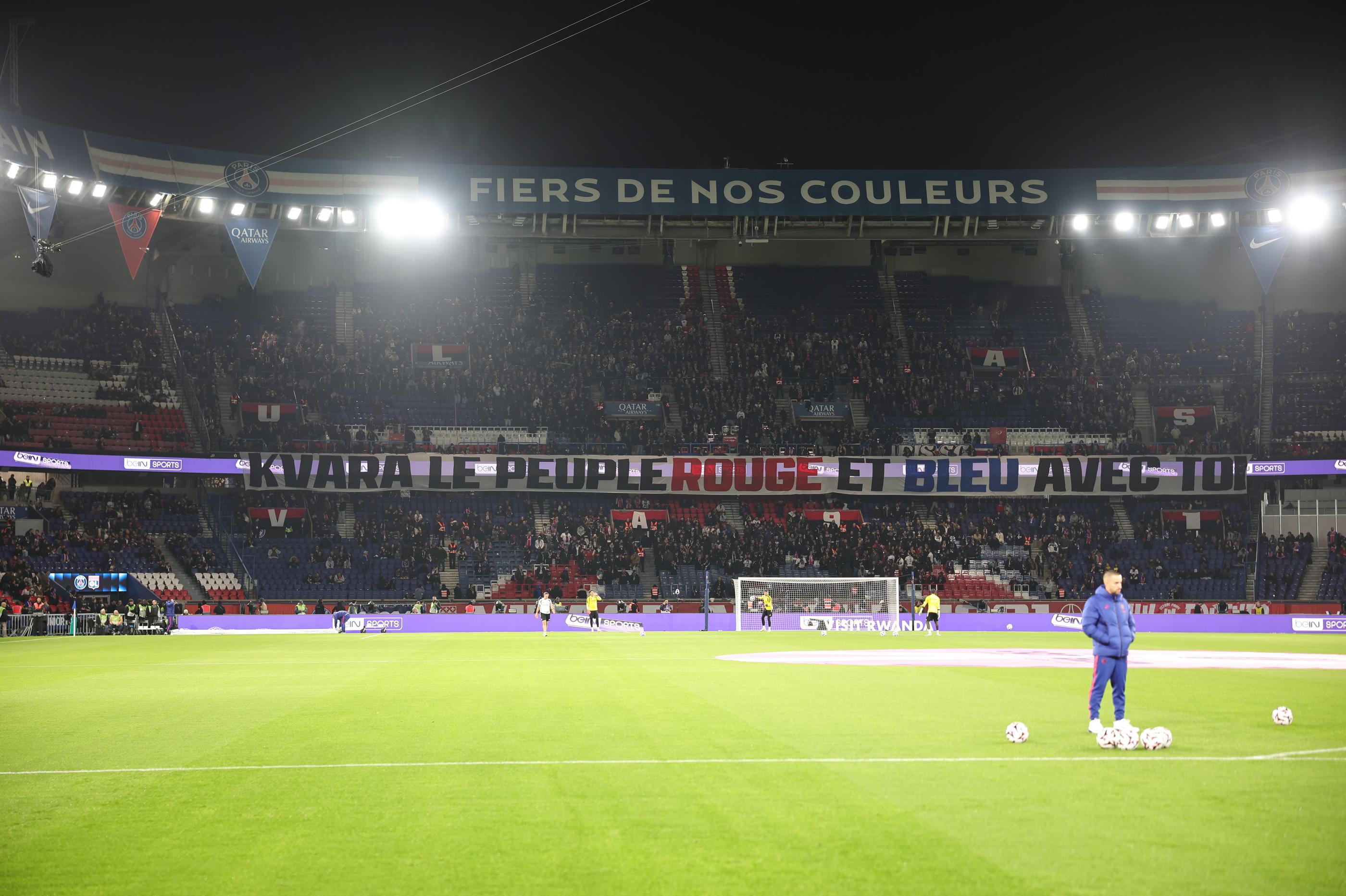 PSG-Lyon : « Le peuple rouge et bleu avec toi », le bel hommage du Parc ...
