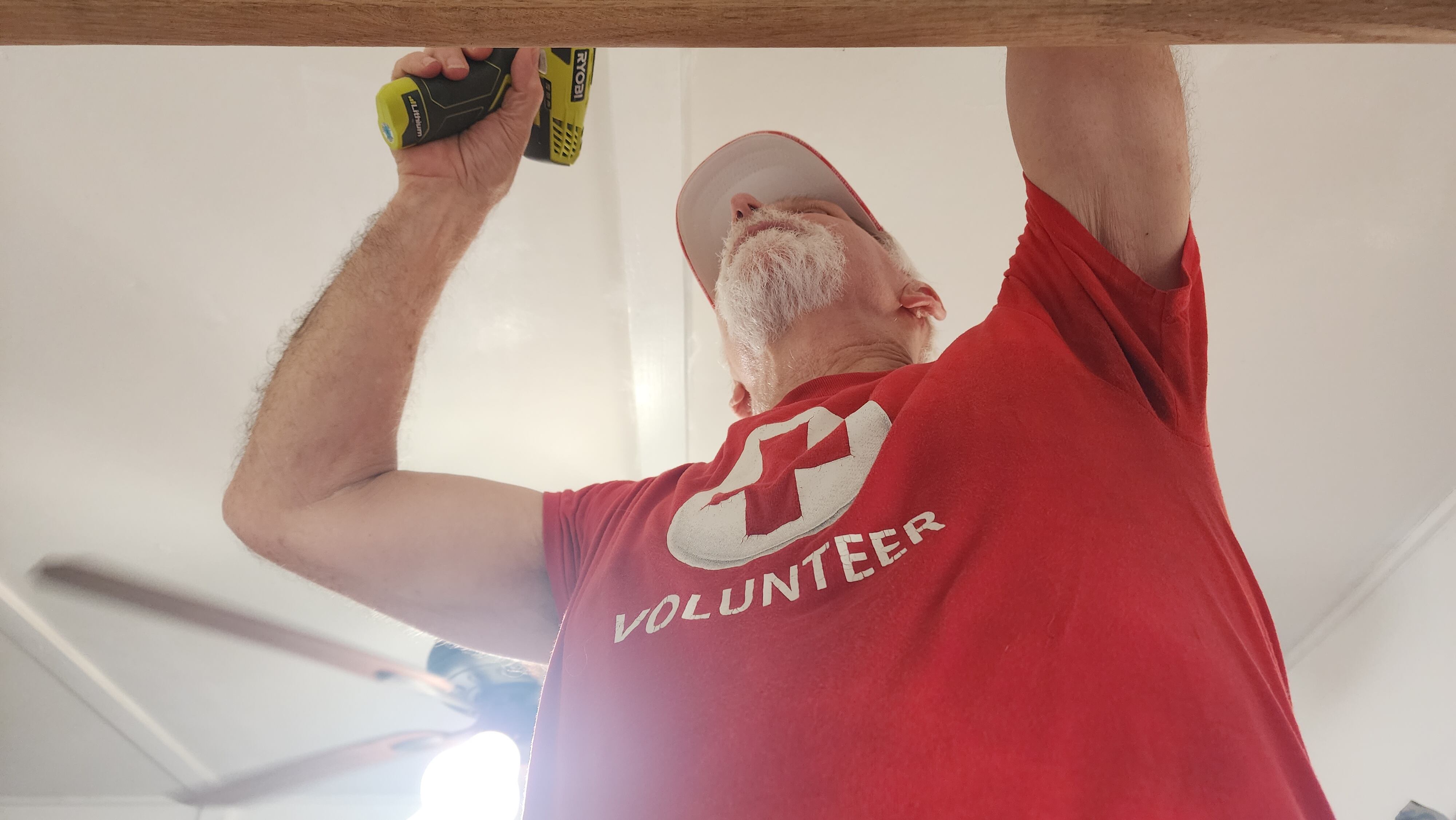 Red Cross, HFD install free smoke alarms in Oahu homes