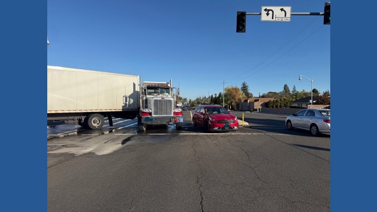 Southbound Hazel Avenue closed near Winding Way after three-vehicle crash, diesel spill