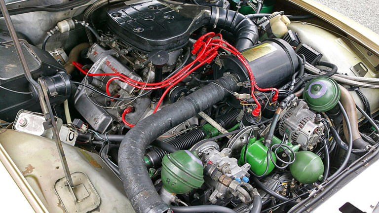 Citroën got the SM’s V6 by cutting two cylinders off a Maserati V8 ...