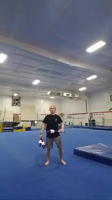 Watch me land this smooth three club juggling run