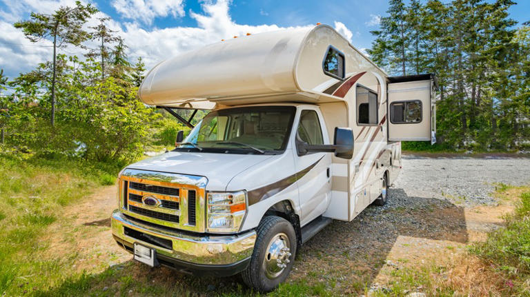 Do RVs need to stop at weigh stations?