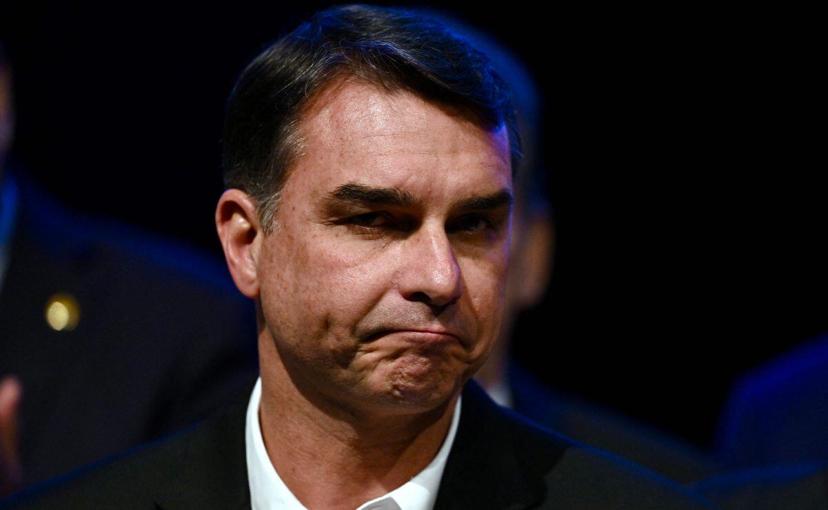 Flávio Bolsonaro asegura que juez le ha pedido entregar su pasaporte en ...