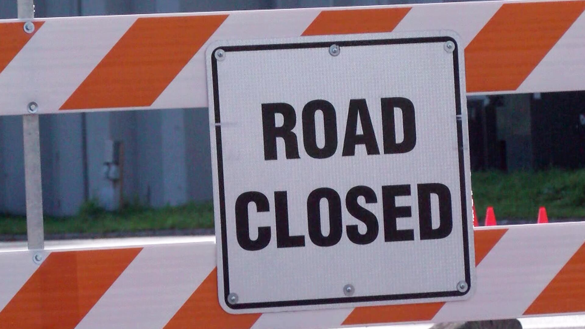 Lanes closures on I-71 impact drivers in Oldham County, entering Louisville