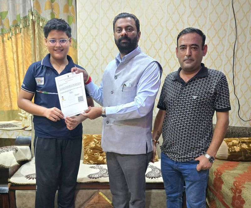 Chopra distributes domicile certificates, PHH ration cards