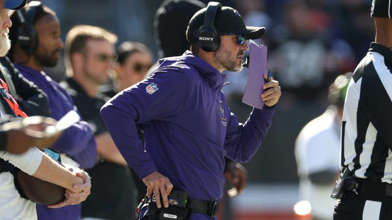 Marvin Lewis could help fix the Ravens' defense. If Jesse Minter calls ...