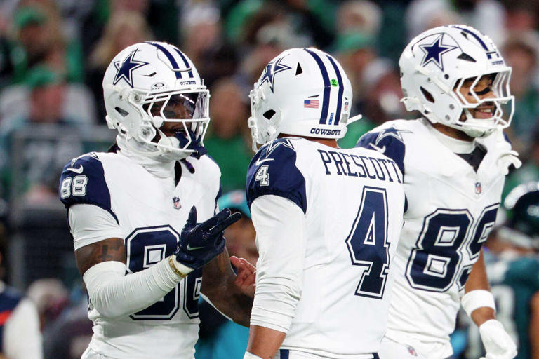 Live updates: Cowboys, Eagles trading scores in first half as offensive ...