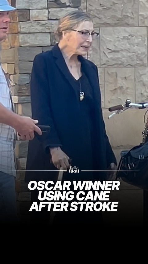 Tatum O'Neal using cane 6 years after suffering near fatal stroke