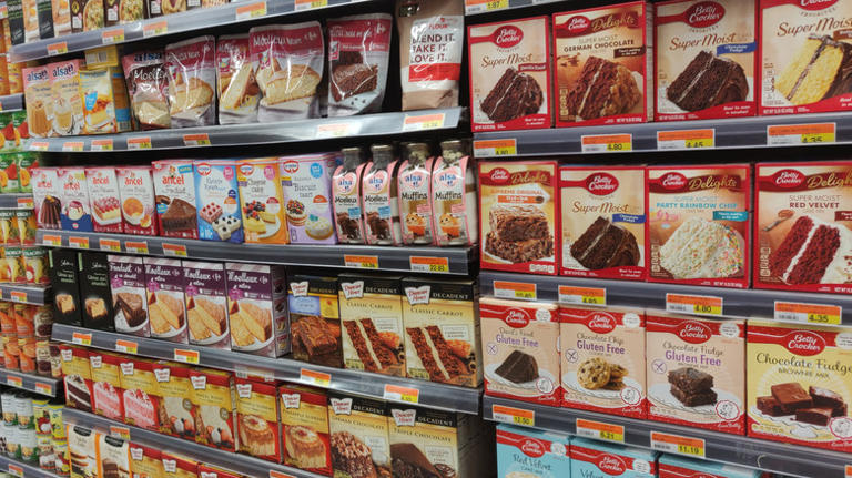 One discontinued type of Duncan Hines cake mix served warmed slices of ...