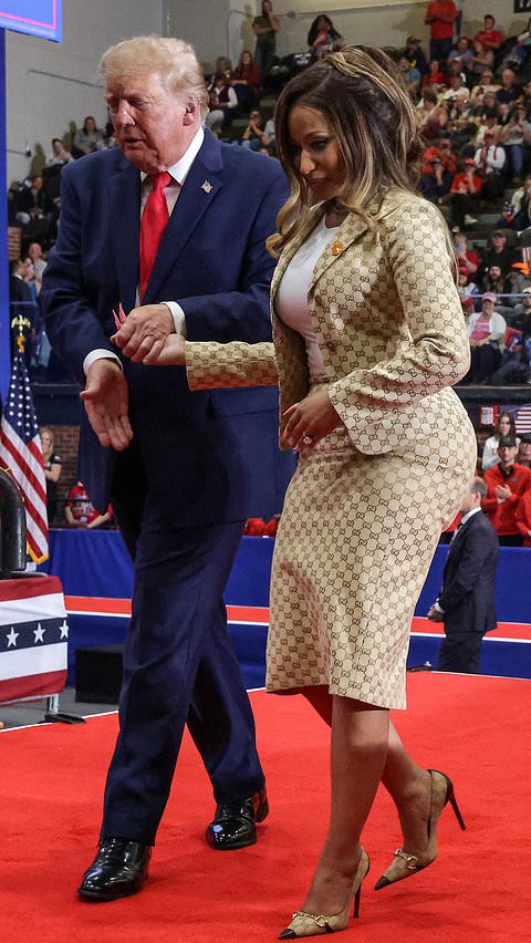 Nicki Minaj leads 'We love Trump' chant at Michigan rally
