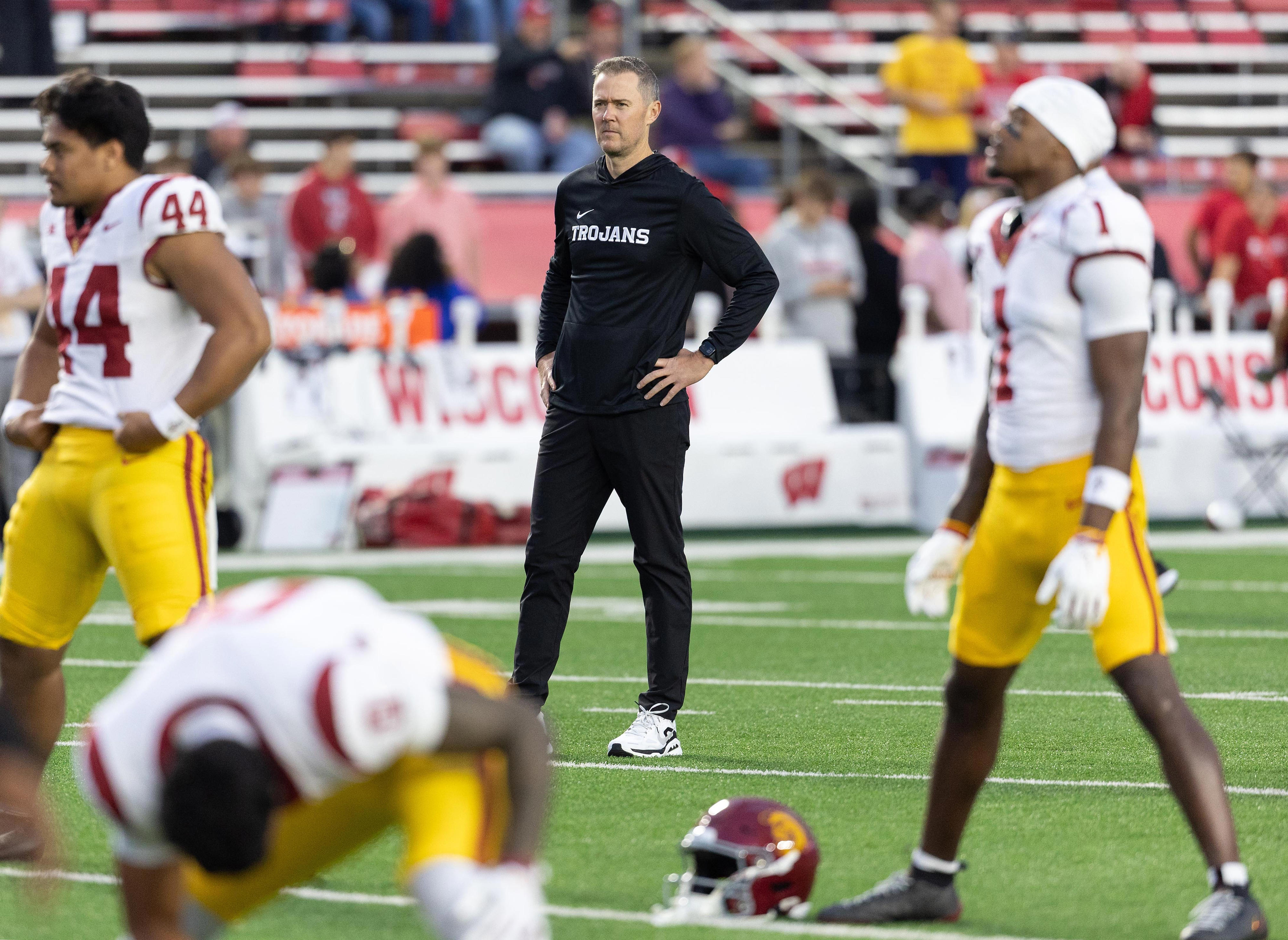 College football writer says Lincoln Riley has run out of time at USC