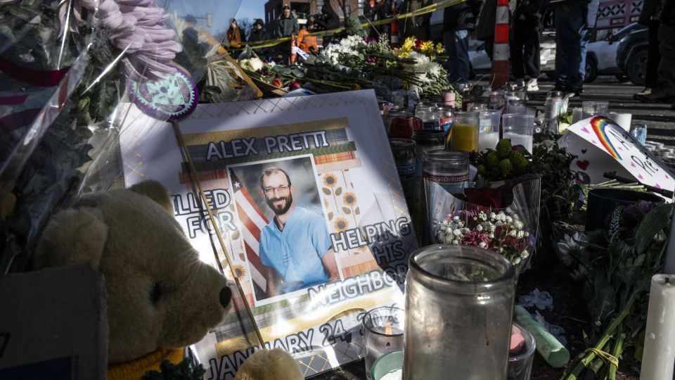 Alex Pretti’s family say they have no answers nine months after federal ...