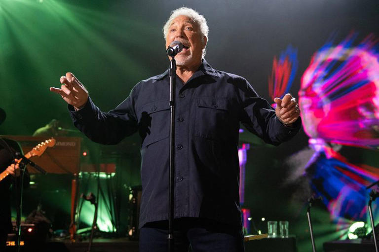 Sir Tom Jones postpones gigs following doctor's advice as he's truly sorry