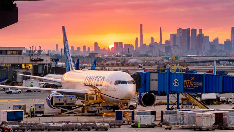 United Airlines' boarding rule costs passenger $1,000: DOT 'unfair ...