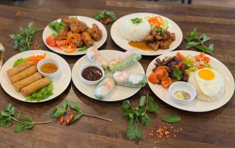 New Sacramento Vietnamese spot serves ‘aromatic' pho, rice dishes. Here ...