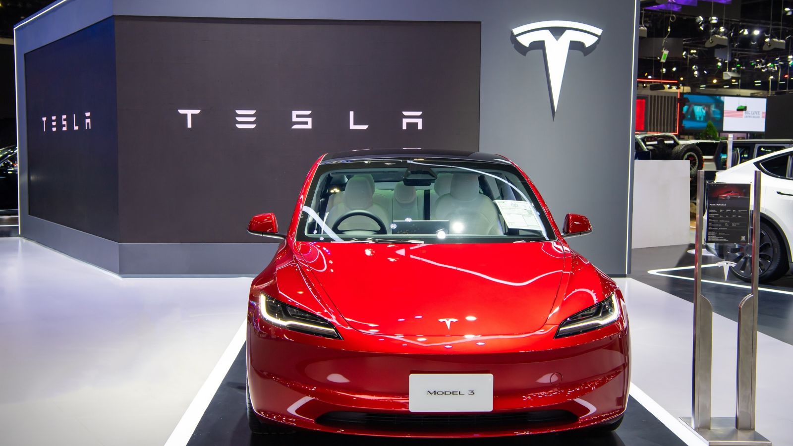 Tesla changes Canadian Model 3 listing to 584 km as its $39,490 version ...