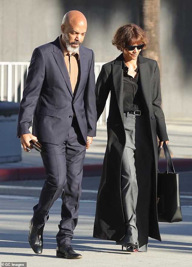 Halle Berry cuts a glamorous figure at court as custody battle with ...